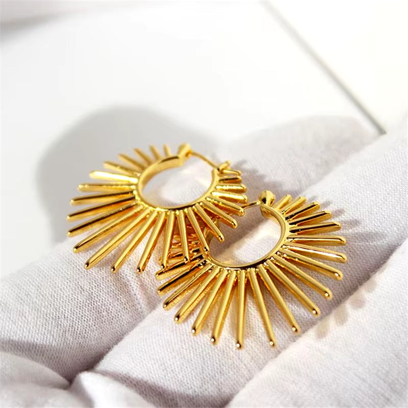 Bold Geometric Fan Earrings (أقراط مروحية هندسية  - إكسسوار أنيق للسيدات)