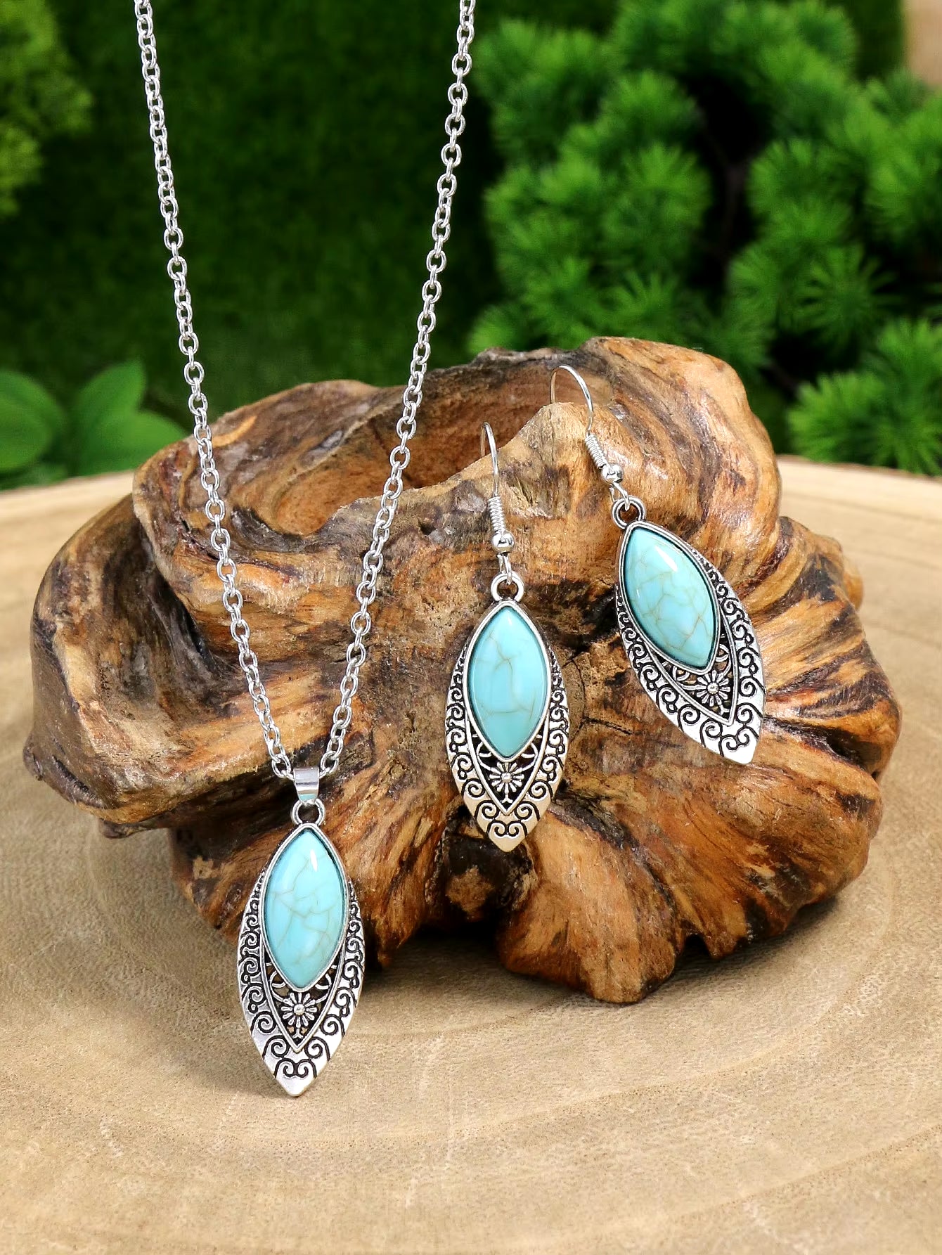 Boho Turquoise Necklace & Earrings Set (طقم عقد وأقراط  بحجر الفيروز - هدية أنيقة بأسلوب عرقي)