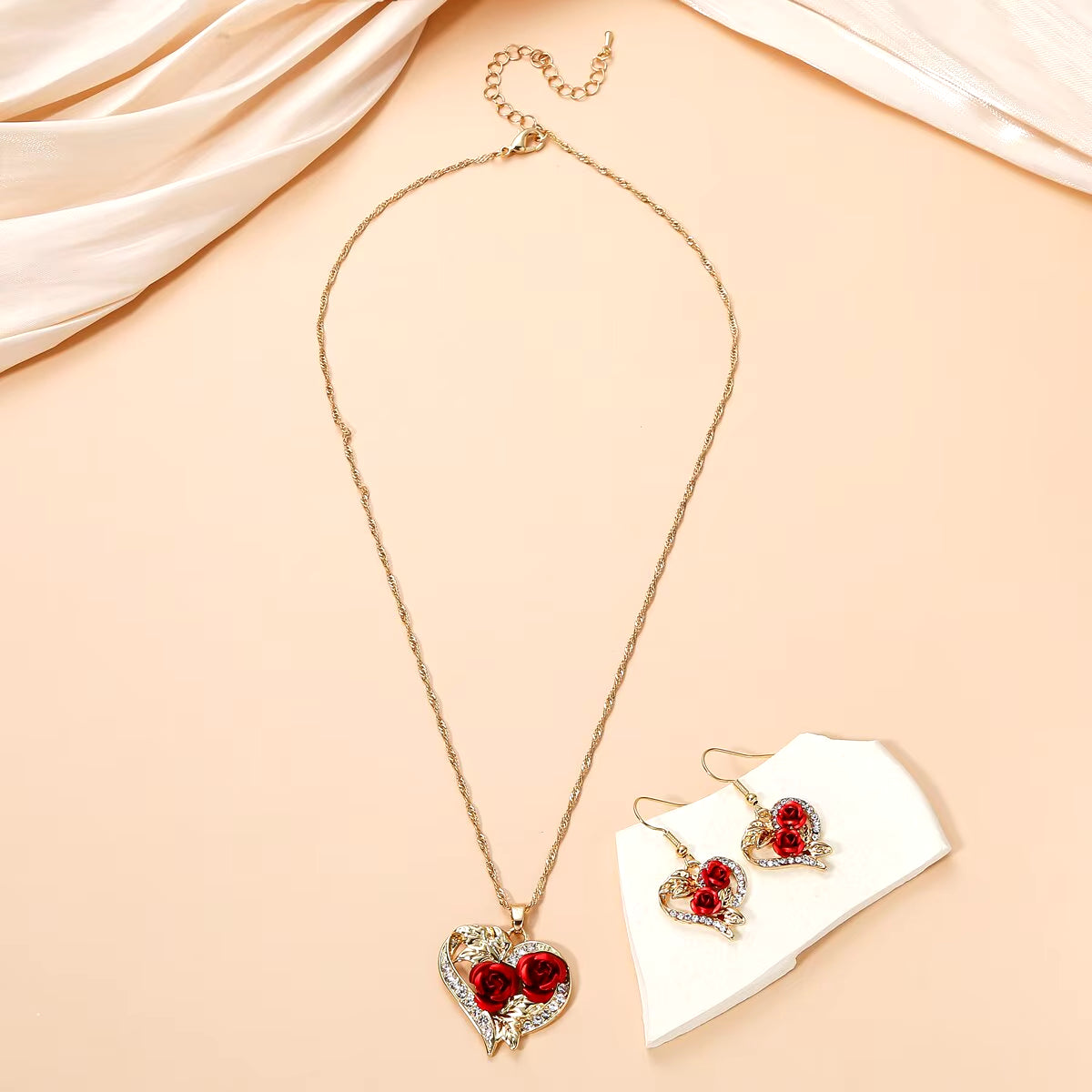 Rose Heart Pendant Necklace (عقد القلب الوردي - مجوهرات رومانسية ليوم الحب)