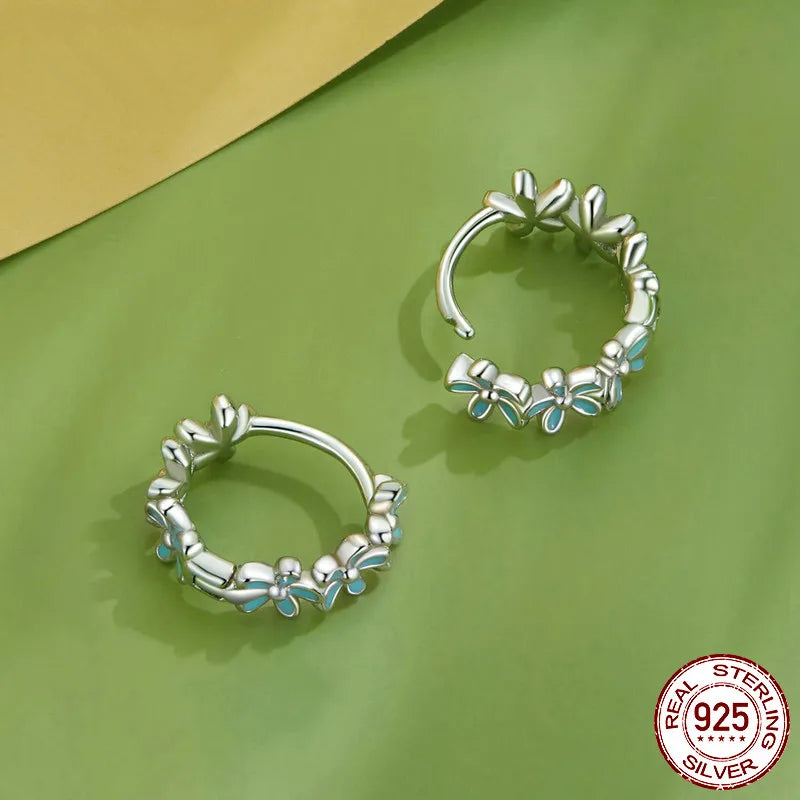 Mint Green Garland Hoop Earrings (أقراط الدائرة المزينة بالزهور الخضراء النعناعية)