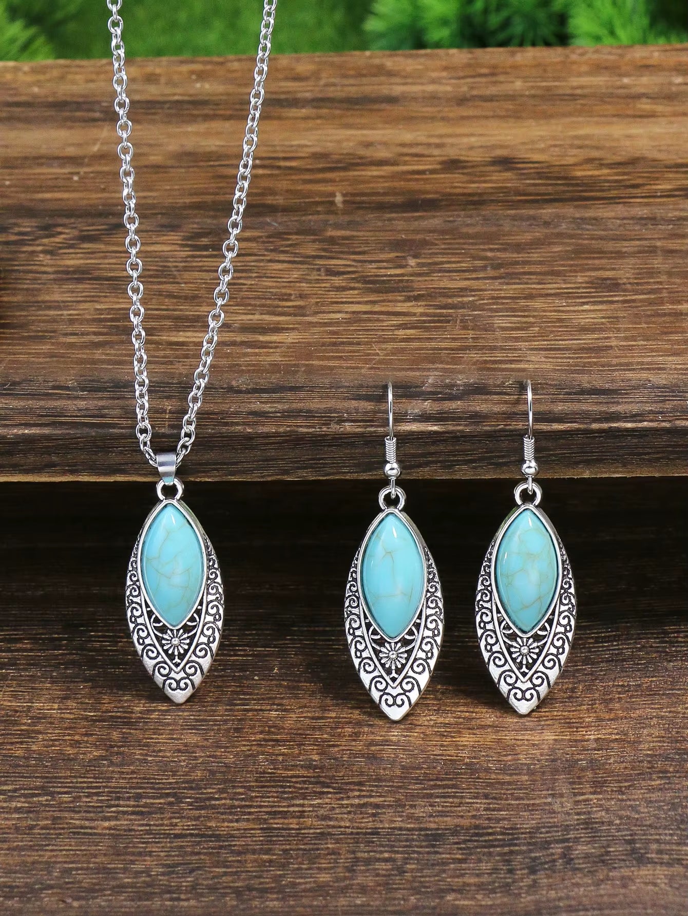 Boho Turquoise Necklace & Earrings Set (طقم عقد وأقراط  بحجر الفيروز - هدية أنيقة بأسلوب عرقي)