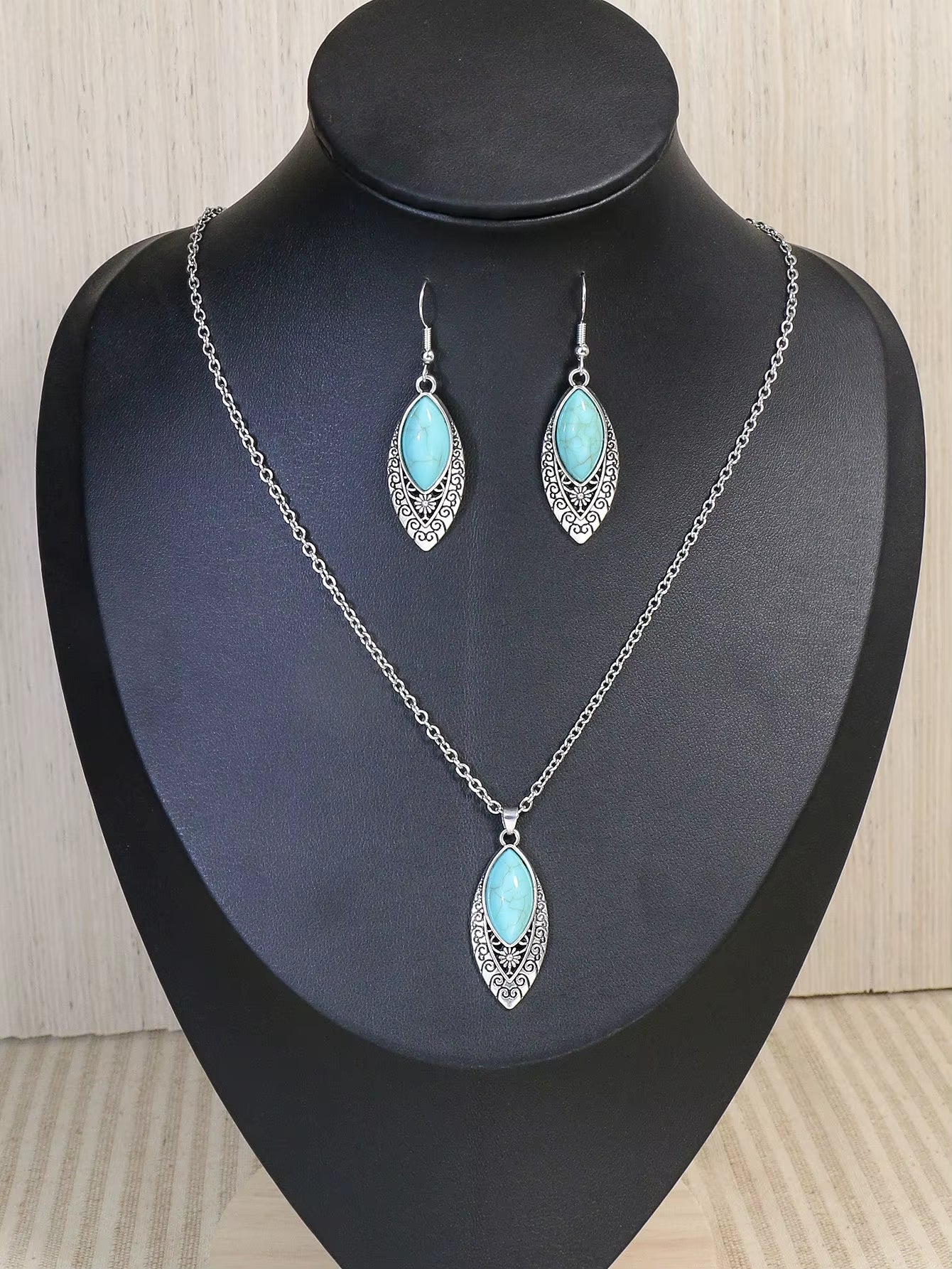 Boho Turquoise Necklace & Earrings Set (طقم عقد وأقراط  بحجر الفيروز - هدية أنيقة بأسلوب عرقي)