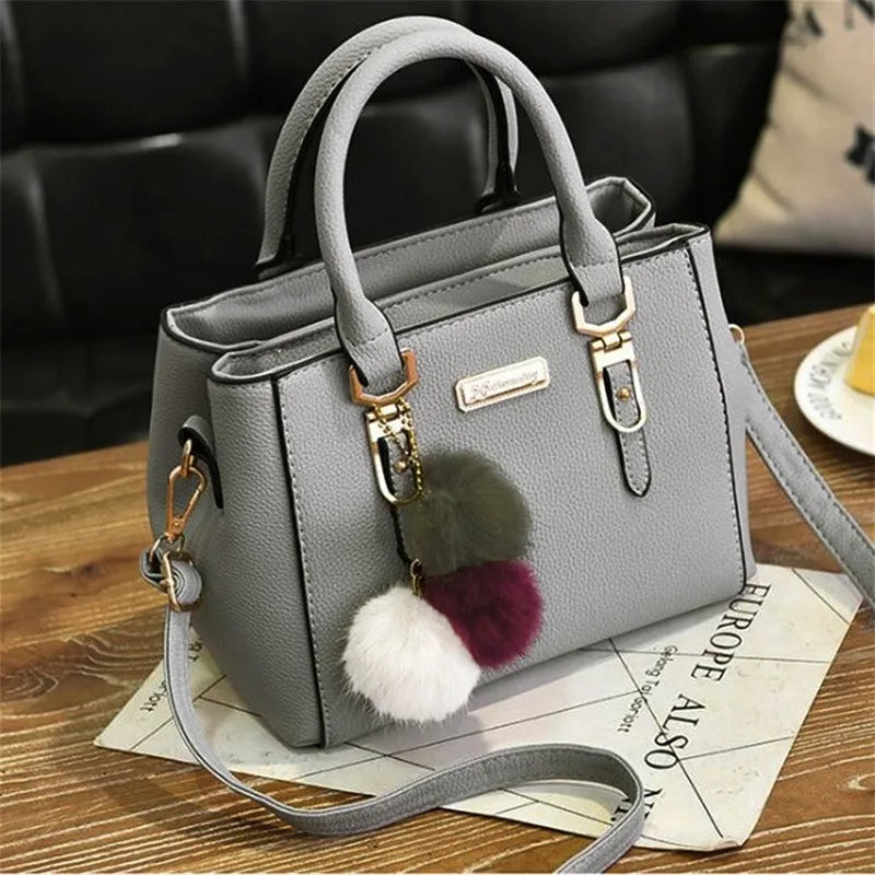 Signature Designer Leather Handbag (حقيبة يد جلدية من مصمم مميز - حقيبة الأناقة الفريدة)